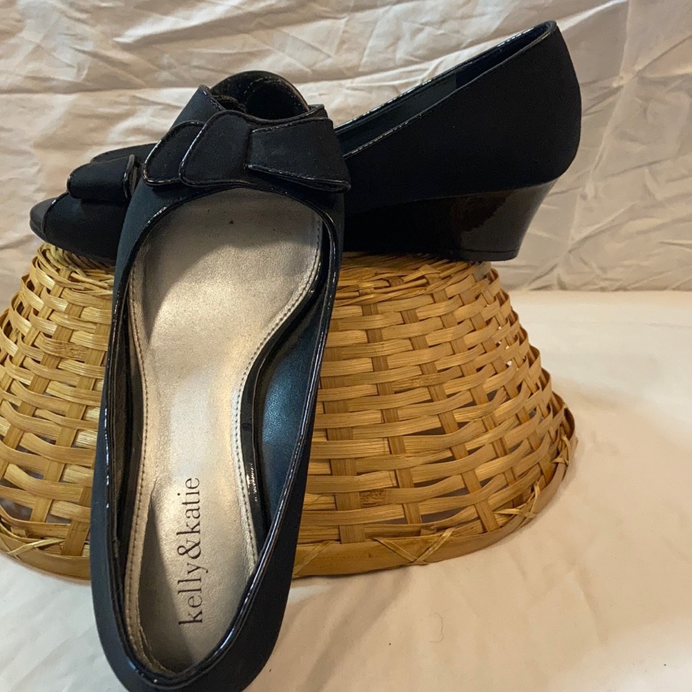 Black open toed wedges with bow detail